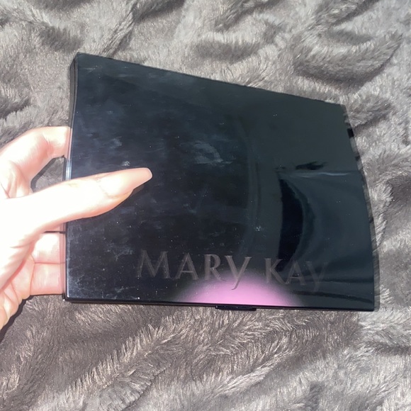 🪿Mary Kay Fillable compact with 3 makeup colors included! - Picture 4 of 5